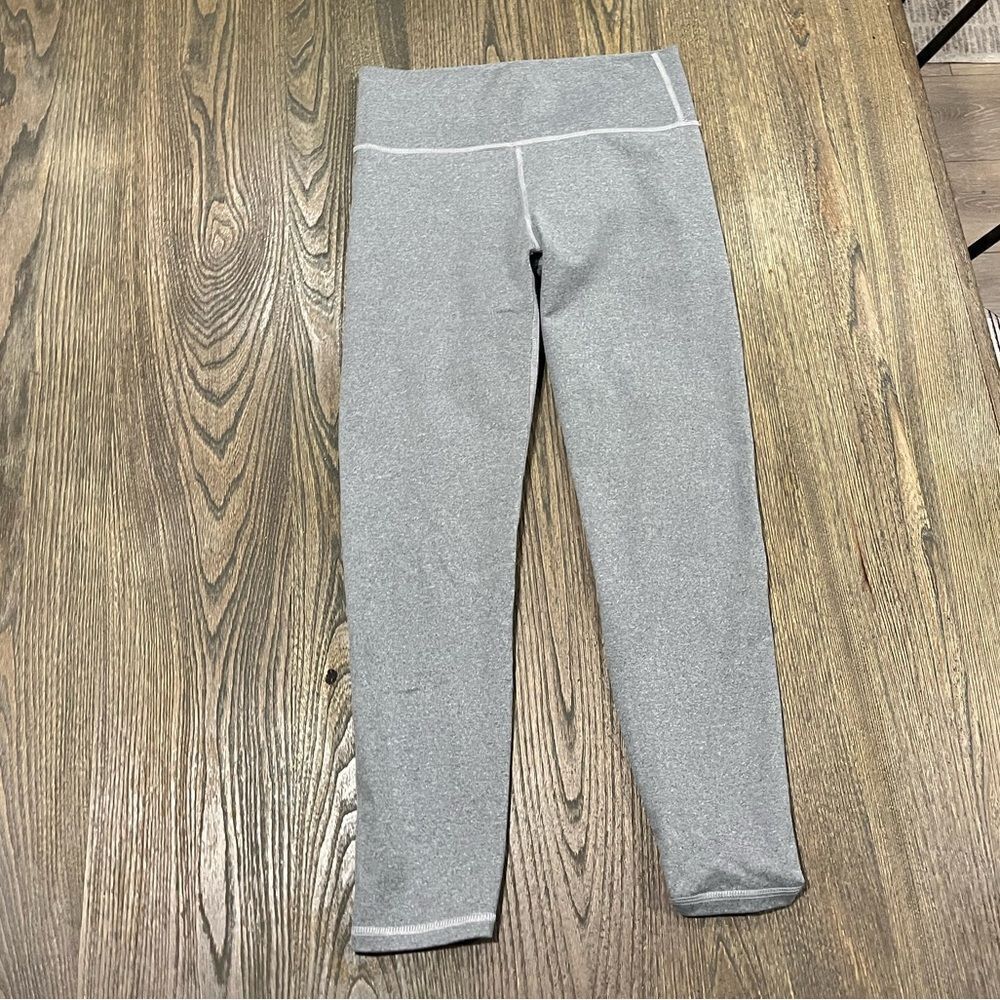 Fabletics Define PowerHold High-Waisted Capri Leggings Stretch UPF50+ Gray Small